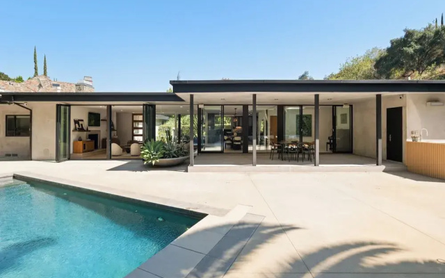 Valea Estate - Secluded Beverly Hills Retreat 1-acre Oasis