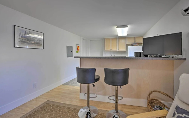Quaint DT Greenport Apt - 2 Mi to Shelter Island!