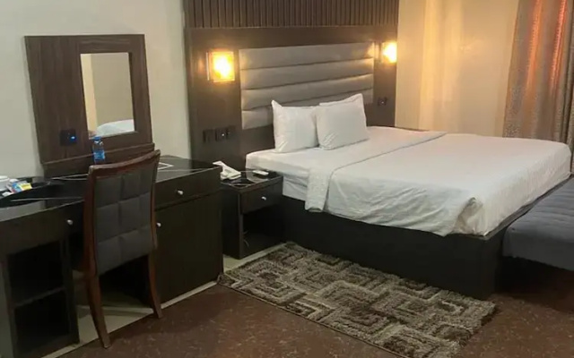Nippon Grand Hotel and Apartment