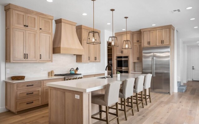 Desert Gem 7 Bedroom Home