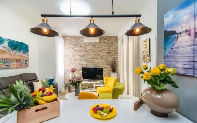 Charming house on the beach and Deluxe Apartment