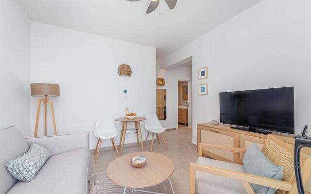 Lefkada Blue Luxury Apartments, Perigiali A4 Entrance Level