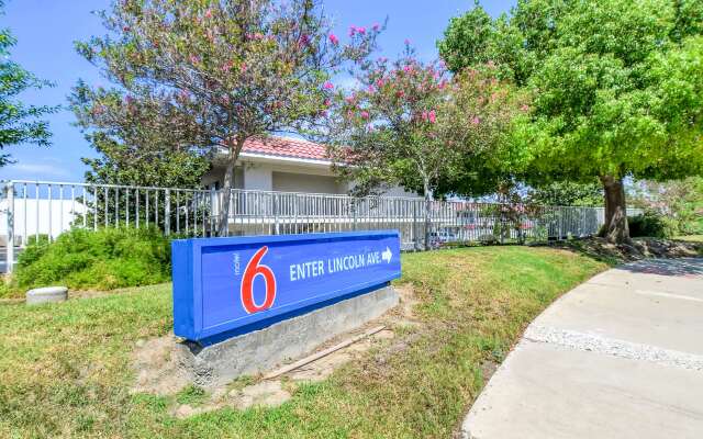 Motel 6 Corona, CA