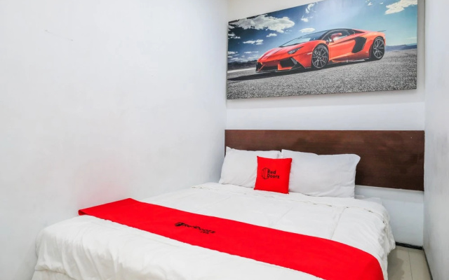 RedDoorz Padang Pasir near Petra University Surabaya – Guest Rooms – Surabaya
