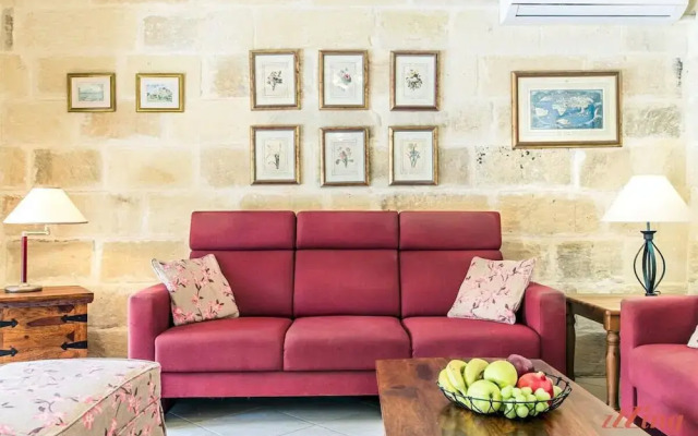 Grand Gozo Farmhouse With Games Room Pool