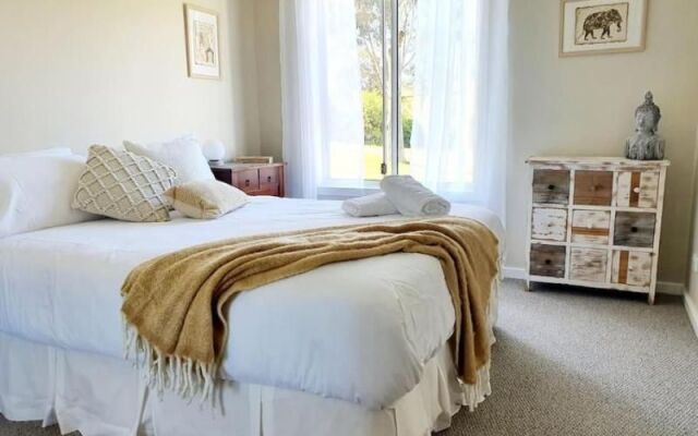 Scenic Villa-Second Storey