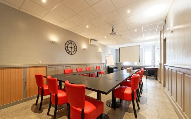 Appartements Pied à Terre, haut standing avec cuisine équipée et terrasse / Groupe HRM