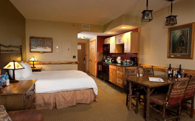 Hope Lake Lodge & Indoor Waterpark