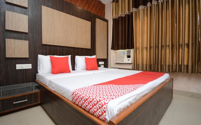 OYO 29312 Hotel Royal's
