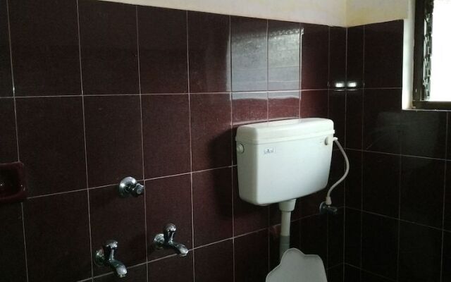 Iroomz Savitri Guest House