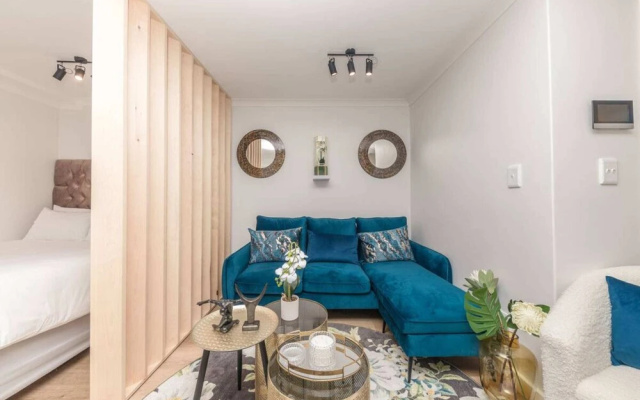 Colourful and Cosy Studio Apartment in Newlands