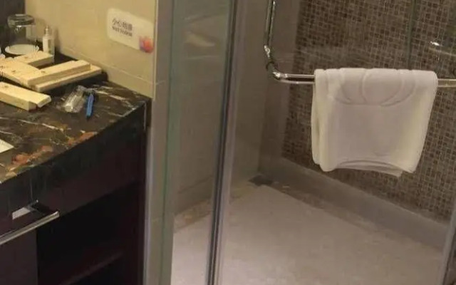 Soluxe Hotel