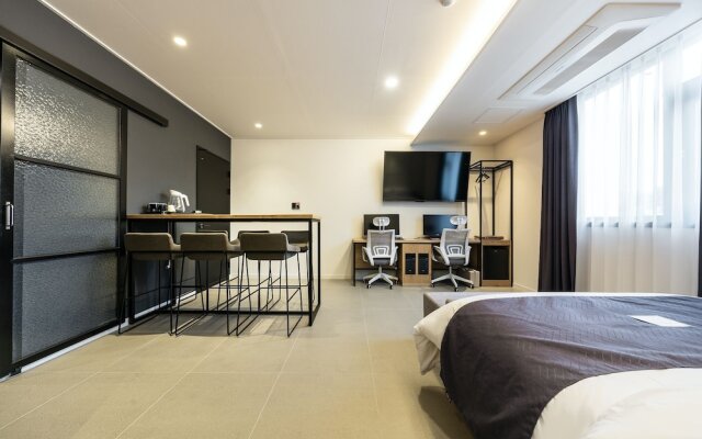 Brown Dot Hotel Suwon