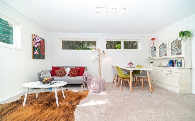 Fantail 2 Bedroom Unit walk to Beach & Park