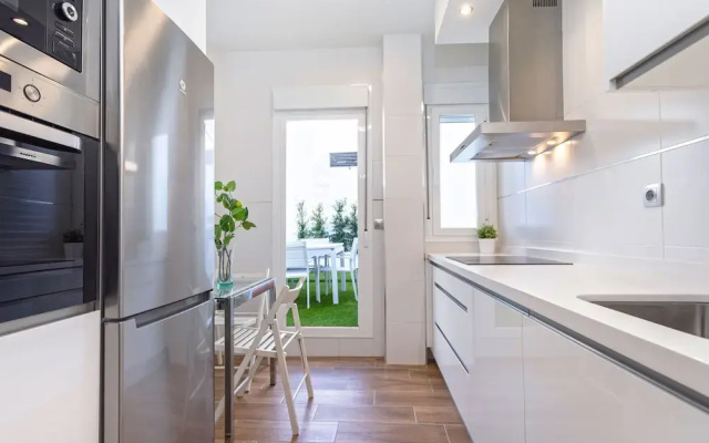 Beautiful 2BD Apartment With a Private Terrace Recaredo X