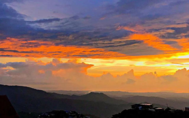 Vacation House in Baguio with Amazing Sunset Views