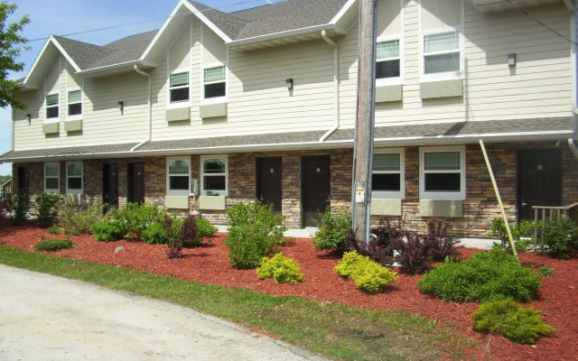 Price Pointe Inn