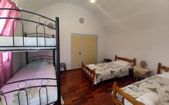Effis apartment KAMARA curved house