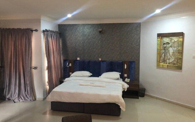 Solitude Hotel Yaba