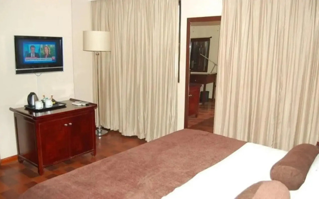 Owu Crown Hotel