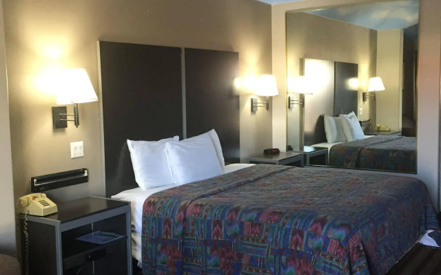 Camelot Inn & Suites Hobby/Gulf Freeway