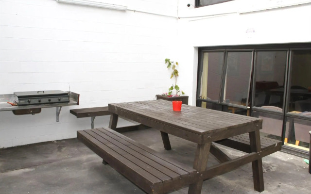 Silverfern Backpackers