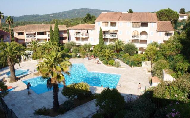 2P Terrasse vue piscine et jardin tropical La Croix Valmer