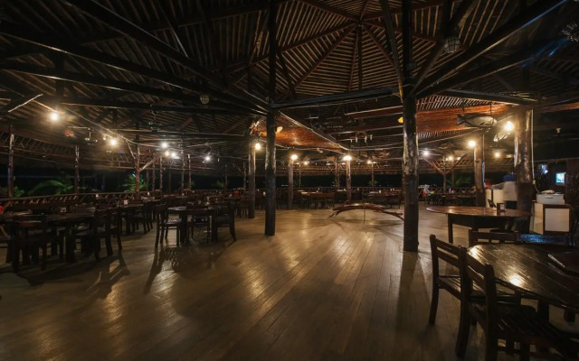 Dragon Inn Floating Resort