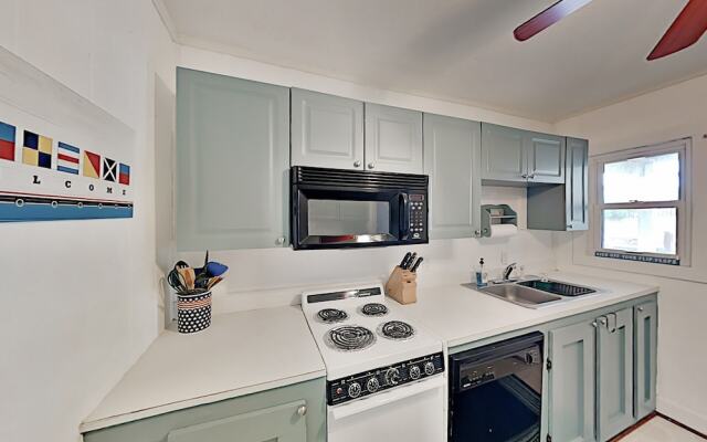 Long Beach Hideaway - Steps To The Sand! 2 Bedroom Duplex