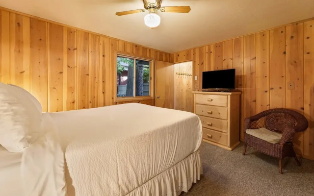 Mirror Pond 2 Bedroom Bungalow by RedAwning