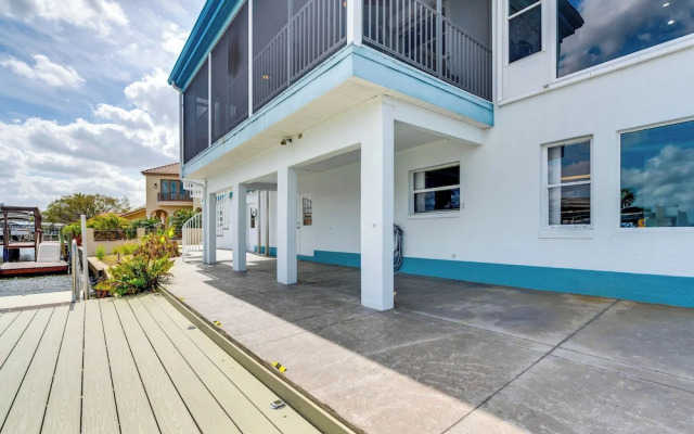 Waterfront Gem: Crystal River Family Home