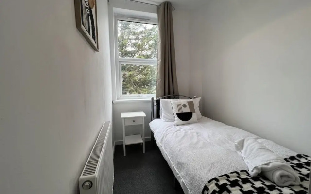 Bristol - 4 Beds - Sleeps 7 - For Groups - Garden