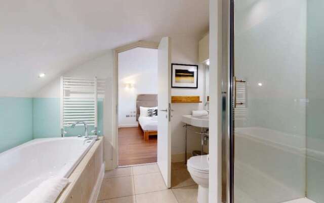 Short let - Penthouse Apartment With West-facing Terrace