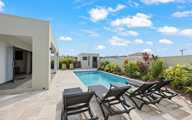 Villa Amber with pool at mambo beach