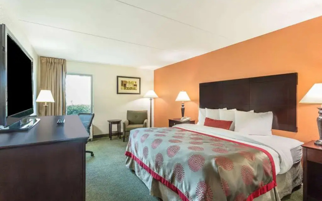 Ramada Luling