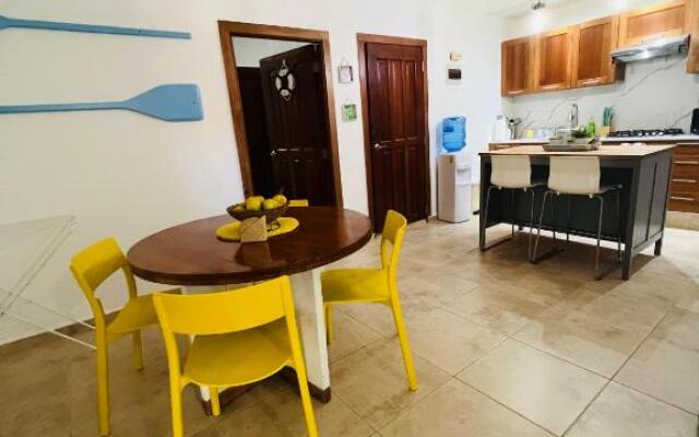 Lovely Beachfront 2 bedrooms condo with 2 pools