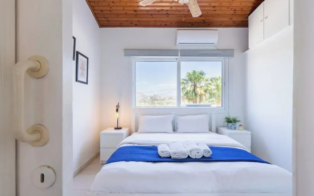 Lazuli 1-BR W Pool & Balcony in Larnaca