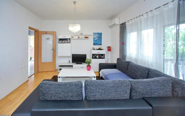 Apartment Mira