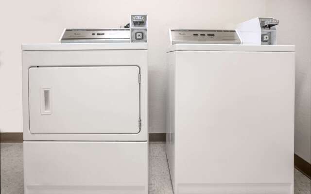 Super 8 by Wyndham Brookshire TX