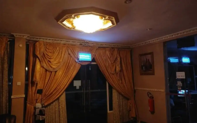 Obaa'S Golden Plaza Hotel