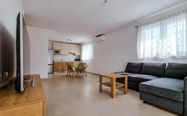 Sofia A4 Dole in Novigrad