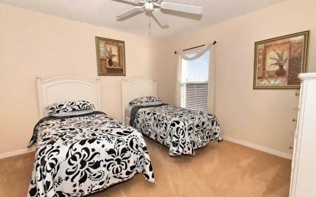 5 BR Home Kitchen Sleeps 10
