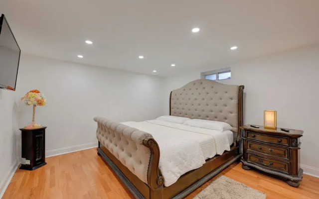 Lovely Elmont Apartment - Walk to Bus Stop!