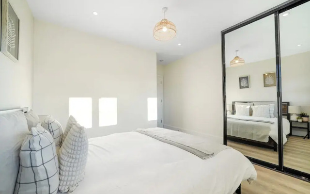 105A Beechwood Grove Flat