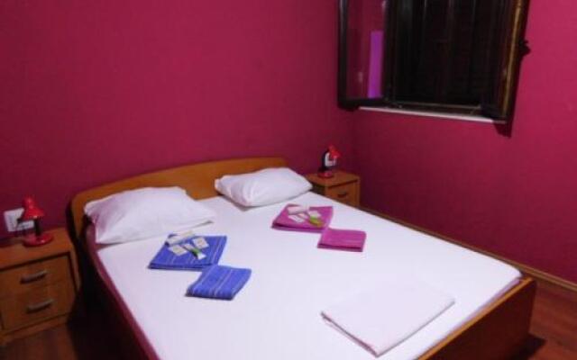 Apartments Leo Janjina