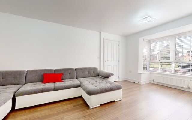 Tms Lovely 5-bed House in Stanford-le-hope