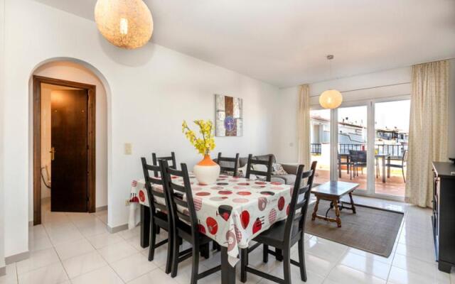 1015 Piso Gran Lago con 3 habitaciones y piscina