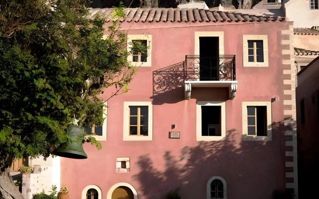 Theophano Art Hotel