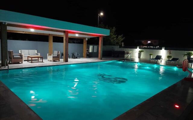 Luxury 5BD Loft in Prime Location