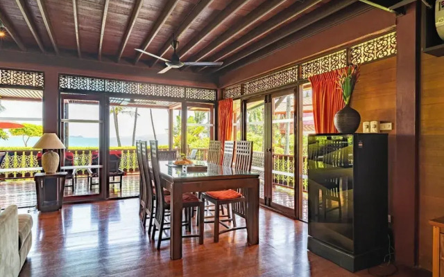 Tropical Beachside 4 bedroom Villa KBR23